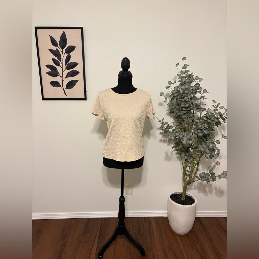 -SOLD- Cream Textured Short Sleeve Tee